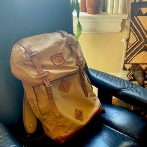 20.5 x 11.4 x 5.9” Fjallraven Rucksack No.21 Large